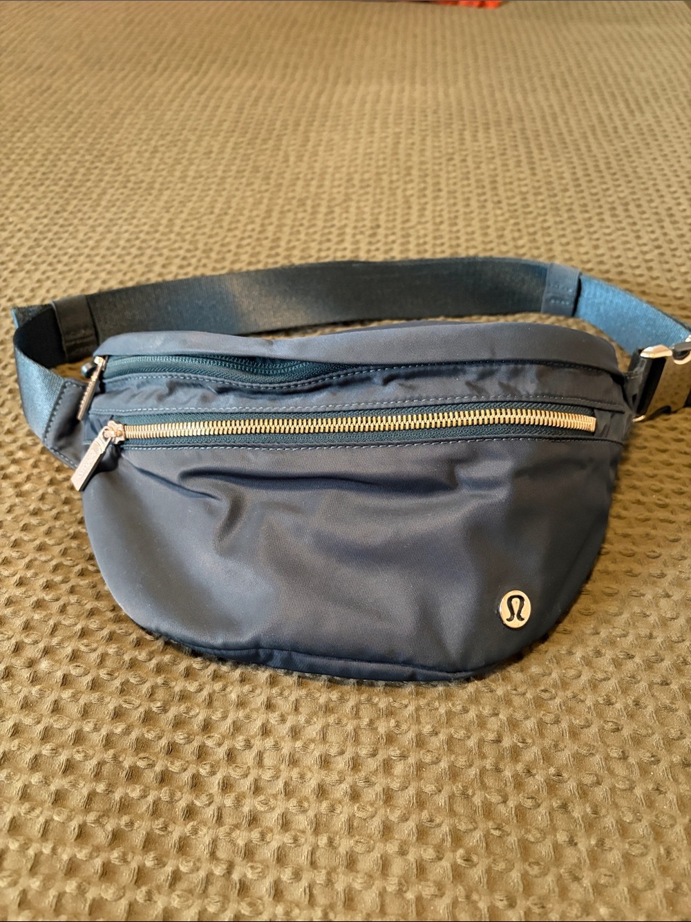 lululemon athletica deep teal women’s Belt Bag with silver  Zipper